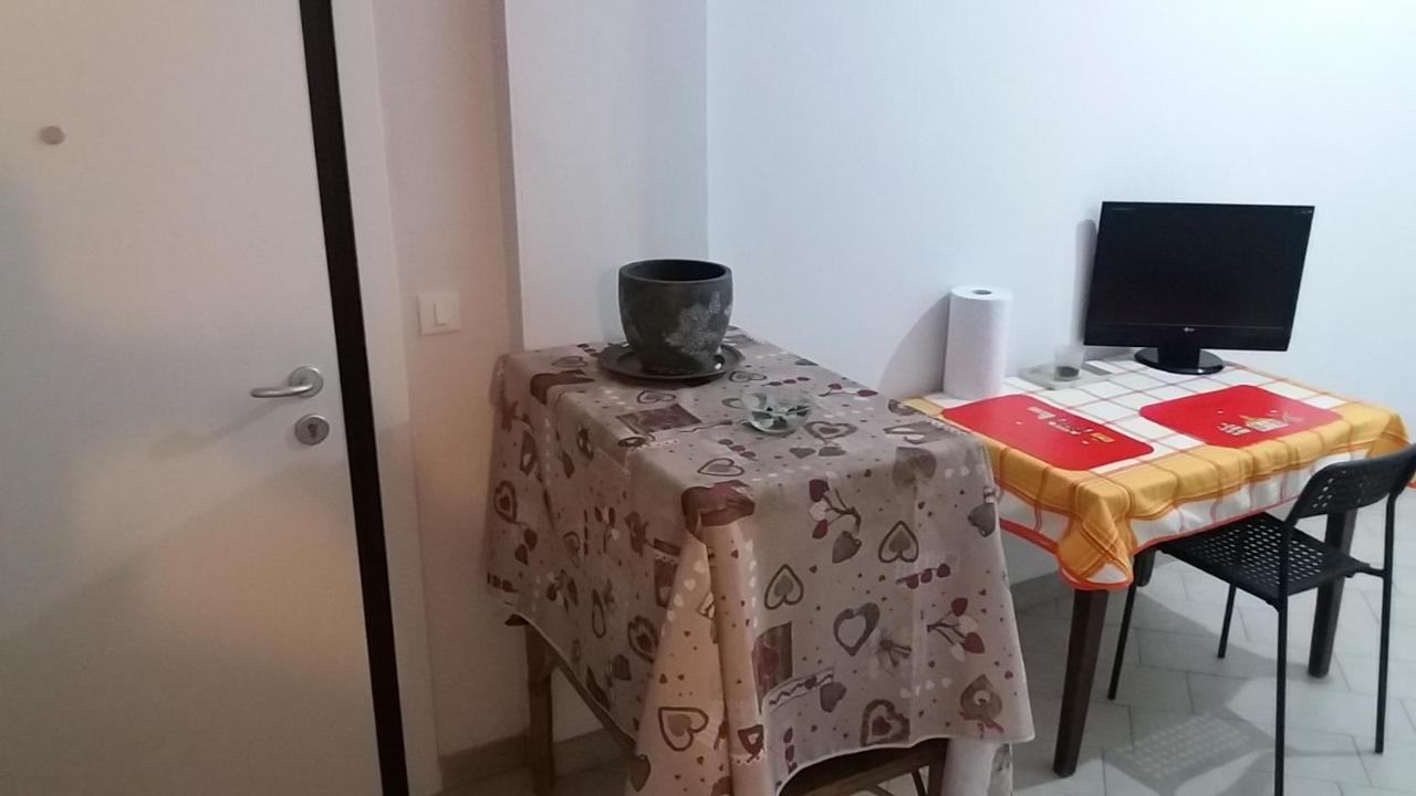 Emily'S Rooms "Villa Romana" Cir17067 Desenzano del Garda Dış mekan fotoğraf
